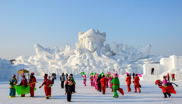 Cẩm Nang Du Lịch Cáp Nhĩ Tân: Xứ Sở Cổ Tích The ice festival is held from December to February of the following year.